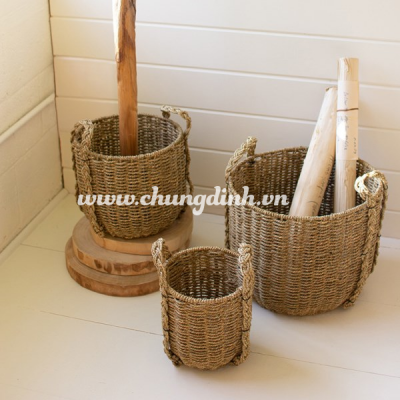 Beautiful Seagrass storage basket with handle