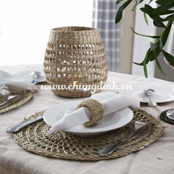 Woven table placemat