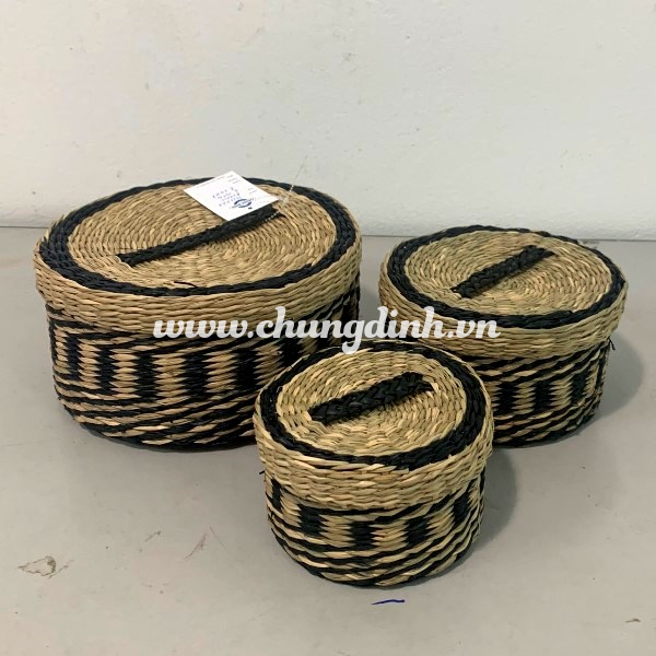 Black and natural seagrass round box